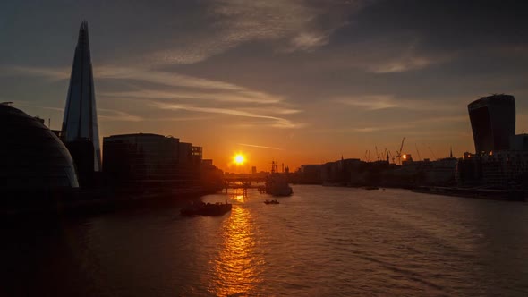 Sunset timelapse view of the river Thames in London