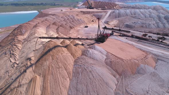 Conveyor Console of the Spreader During Operation