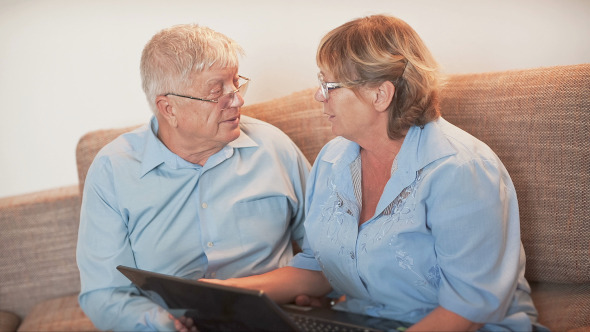 Older People Learn Working in Laptop 