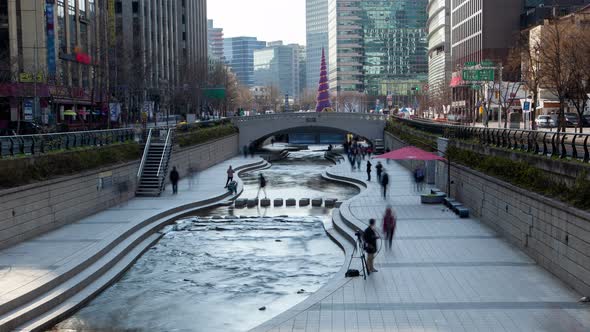 Timelapse Seoul Cheonggyecheon Relax Space with Visitors