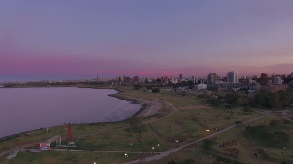 Bank of Rio de la Plata with city skyline in distance