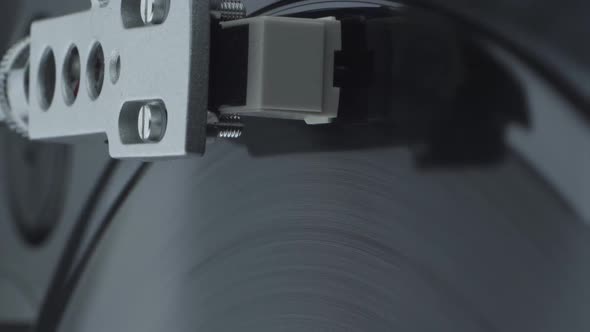 Vertical Video Working Turntable Player with Black Vinyl Record