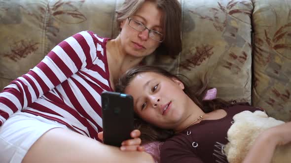 Mom and daughter learn lessons while staying at home. 