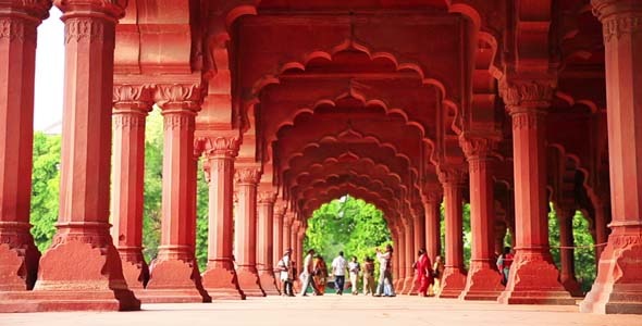 Visitors Arriving At Red Fort