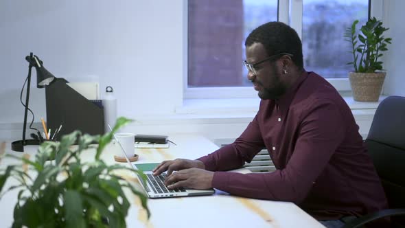 Man Typing Text on Laptop at Home Office in the Evening Spbas