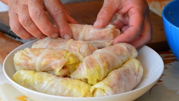 Preparing Cabbage with Meat 05