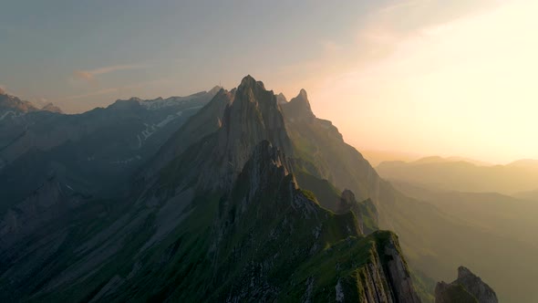 Schaefler Altenalptuerme Mountain Ridge Swiss Alpstein Appenzell Innerrhoden Switzerlandsteep Ridge