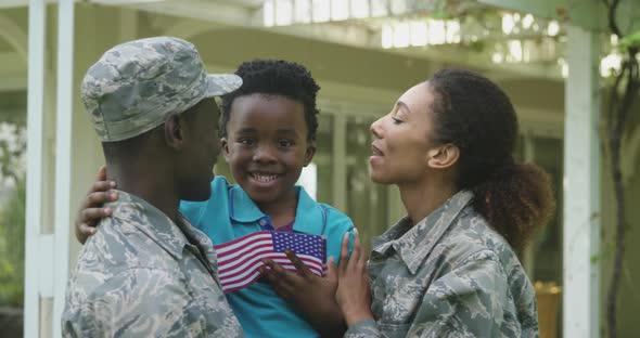 Soldier couple with son alt