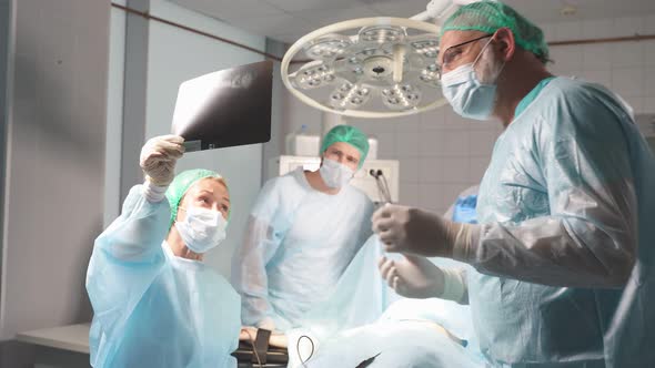 Caucasian Surgical Team Talking About Xray Operating Theater Discuss Xray Before Interfere Body