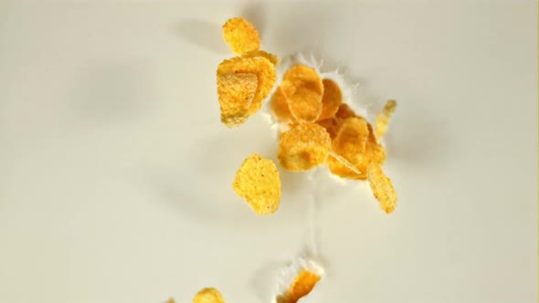 Super Slow Motion in the Milk Drop Cornflakes