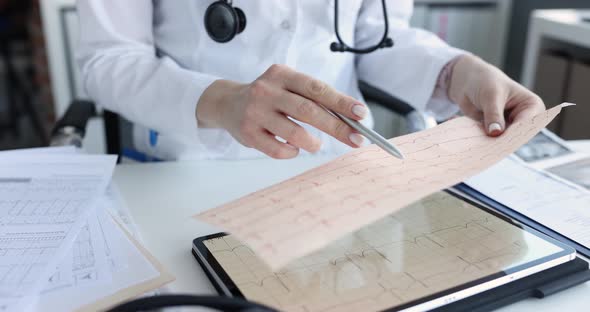 Doctor Holds Tablet with Cardiogram of Heart in Clinic alt