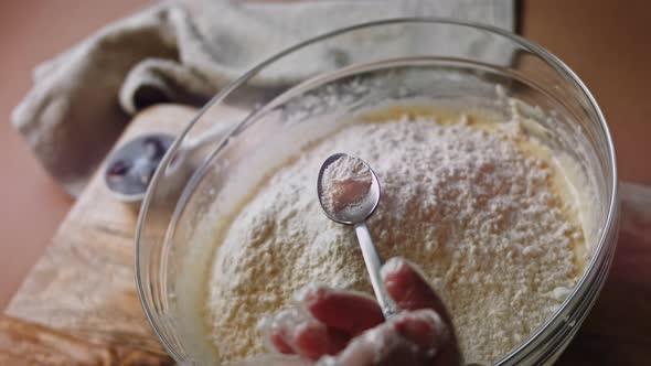 Bake the Dough for the Cake in the Form of Baking