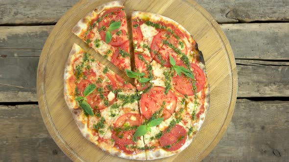 Caprese Pizza Pesto Sauce