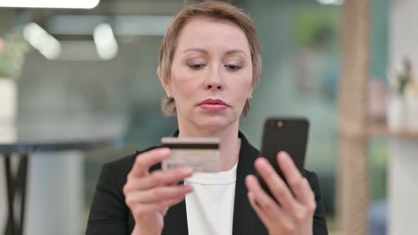 Old Businesswoman Online Payment Failure on Smartphone 