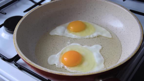 Frying eggs for breakfast at home