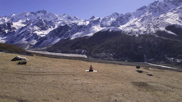 Man doing yoga in the Kyaniji Valley in Nepal