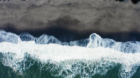 Vertical view of ocean foam