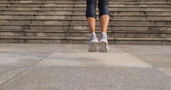 Fitness woman jumping rope in city