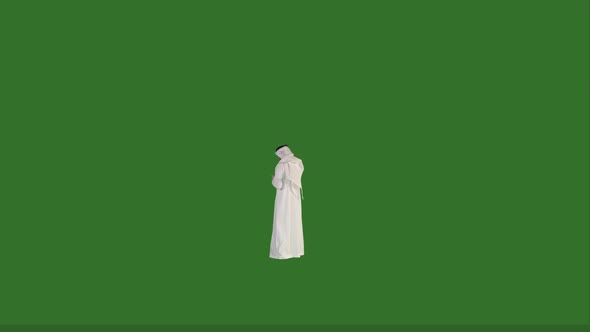 Saudi arab man standing and waiting on a blue and green screen - blue and green chroma 