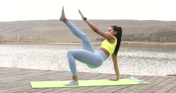 Athletic woman working on her abs exercise.