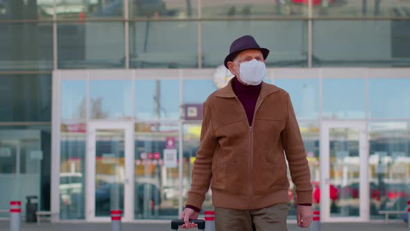 Senior Pensioner Tourist Grandfather Wearing Protective Face Mask Avoid Coronavirus Near Airport