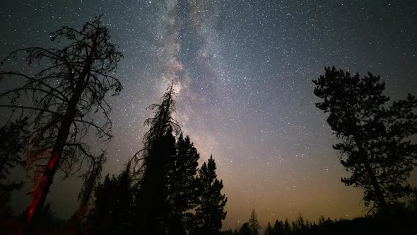 Timelapse of the moon setting and the milkyly way galaxy appearing