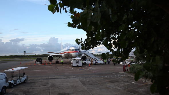 Plane On The Runway (Pack of 2) alt