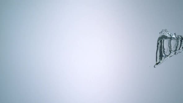 Water splash in midair, Slow Motion alt