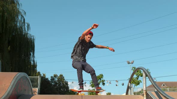 Man skateboarding, Ultra Slow Motion