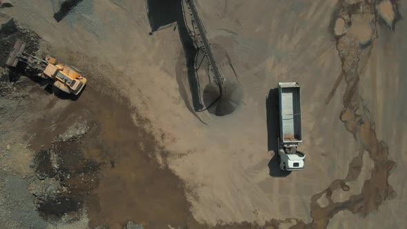 Belt Conveyor with Gravel Working at Quarry