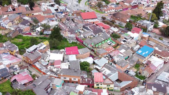 Vista Aérea Con Drone En Barrios Humildes De Colombia