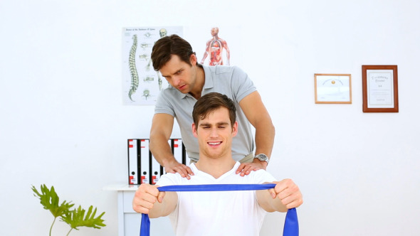 Physiotherapist Checking Shoulder Alignment alt