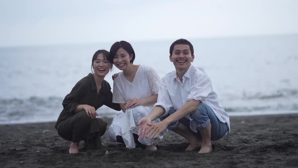 A man and a woman panicking when the tripod collapses in self-shooting