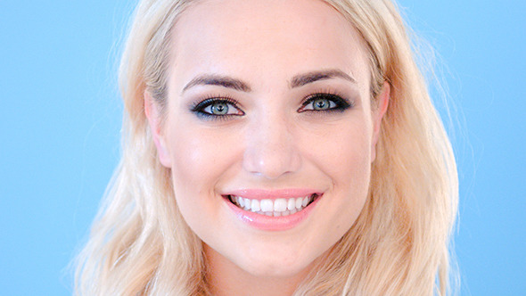 Beautiful Blond With A Lovely Fresh Smile alt