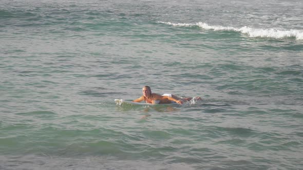 Skilled Lady Enjoys Extreme Sport and Rows on Surfing Board