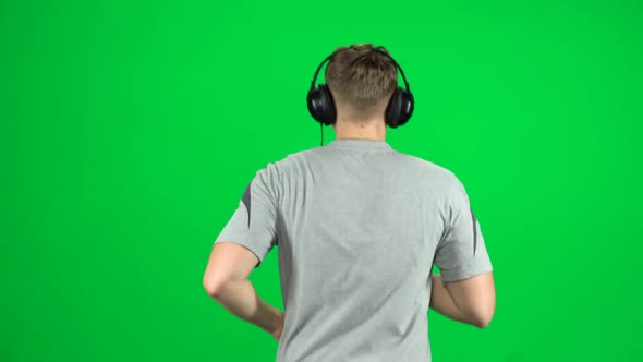 Guy in Big Headphones Is Running, Chroma Key