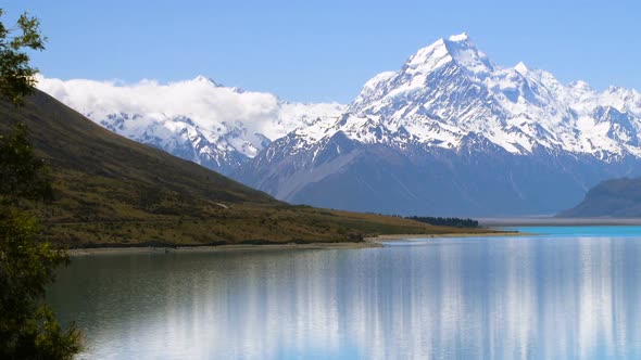 Mt Cook with beautiful water reflection on lake Pukaki, New Zealand