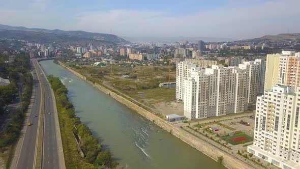 the house near the river in the city is my favorite place for living.