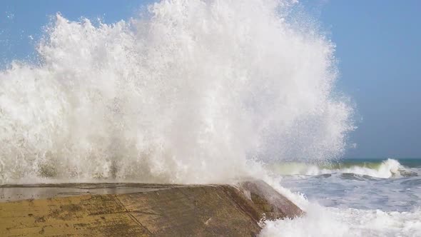 Stormy Waves of Ocean