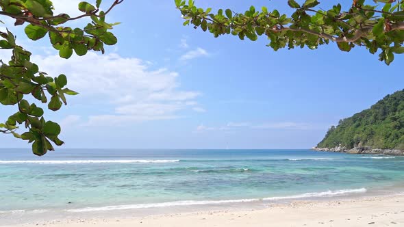 Beautiful tropical beach sea ocean with blue sky and white cloud