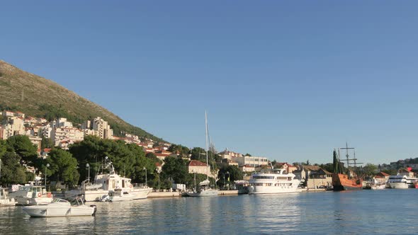 Pan right of the port in Dubrovnik