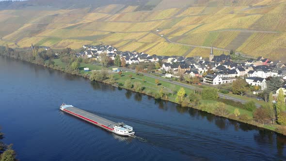 Ship on Moselle river, Bernkastel-Kues, Rhineland-Palatinate, Germany