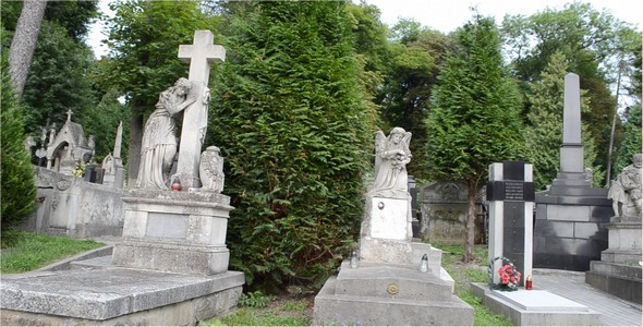 Cemetery 75