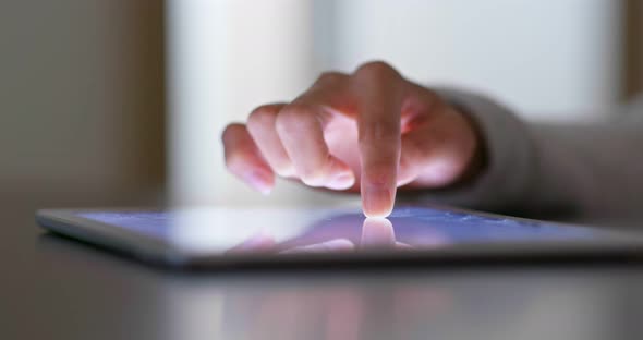 Woman use of tablet computer