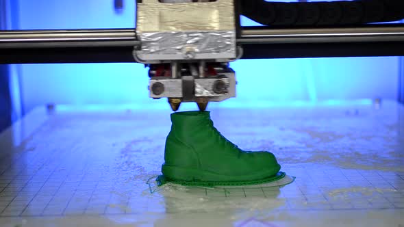 3D Printer Prints the Form of Molten Plastic Green