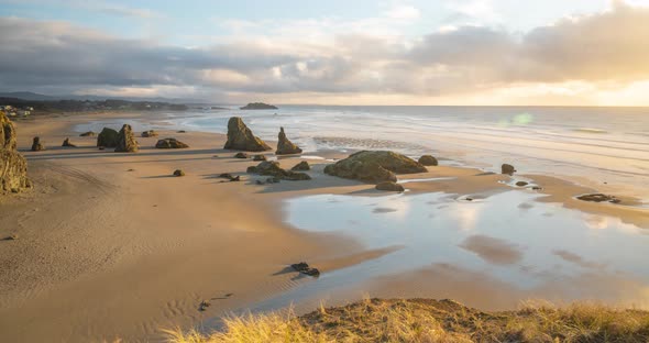 Peaceful Oregon Coast sunset time-lapse at Bandon beach with sea stack