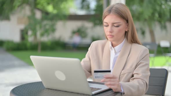 Online Payment Failure on Laptop By Young Businesswoman