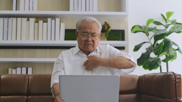 Health concept. An old Asian man communicating with a doctor by computer, 4k Resolution