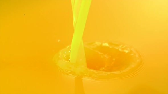 Pouring orange juice, Slow Motion