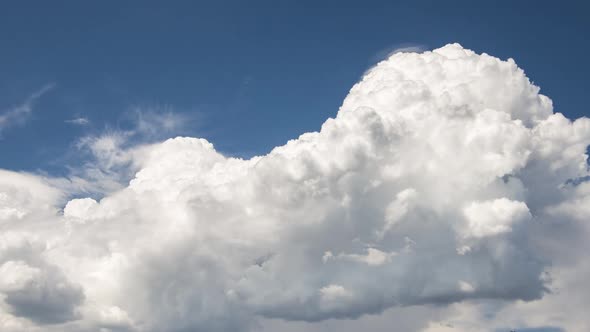 Time lapse of Cumulus attempt to grow into Cumulonimbus clouds